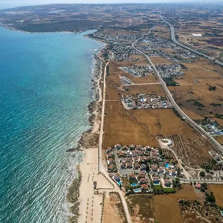 فيلة Sirens House
